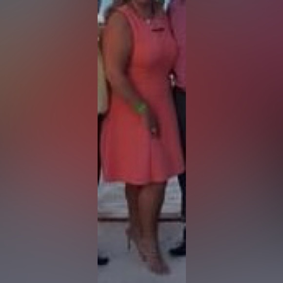 Elegant and Stretchy Salmon / Peach-colored Dress 👗 size 18 - Picture 8 of 8